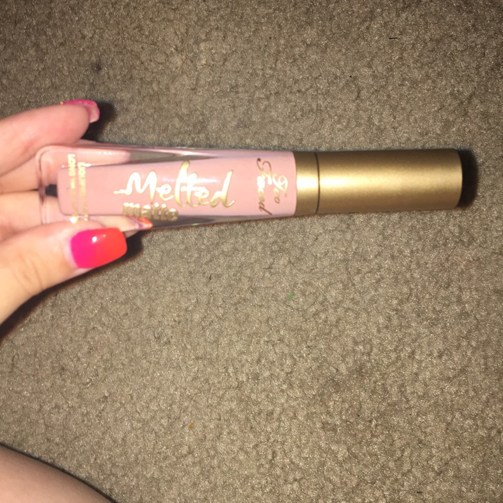 Iip bundle💄💋 - Picture 7 of 8